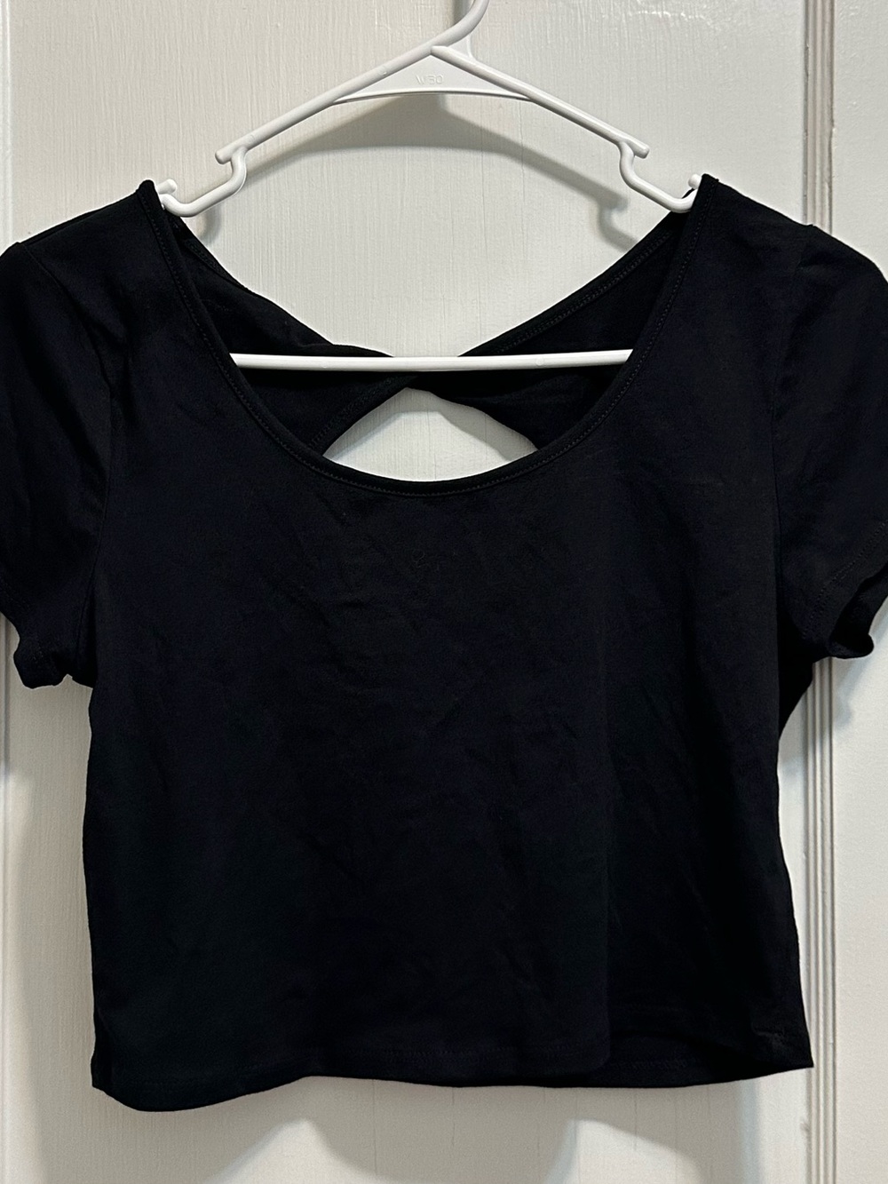 Black Short Sleeve Crop Top with Back Cutout - Large